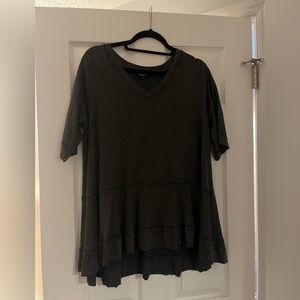 Gray/black tunic top